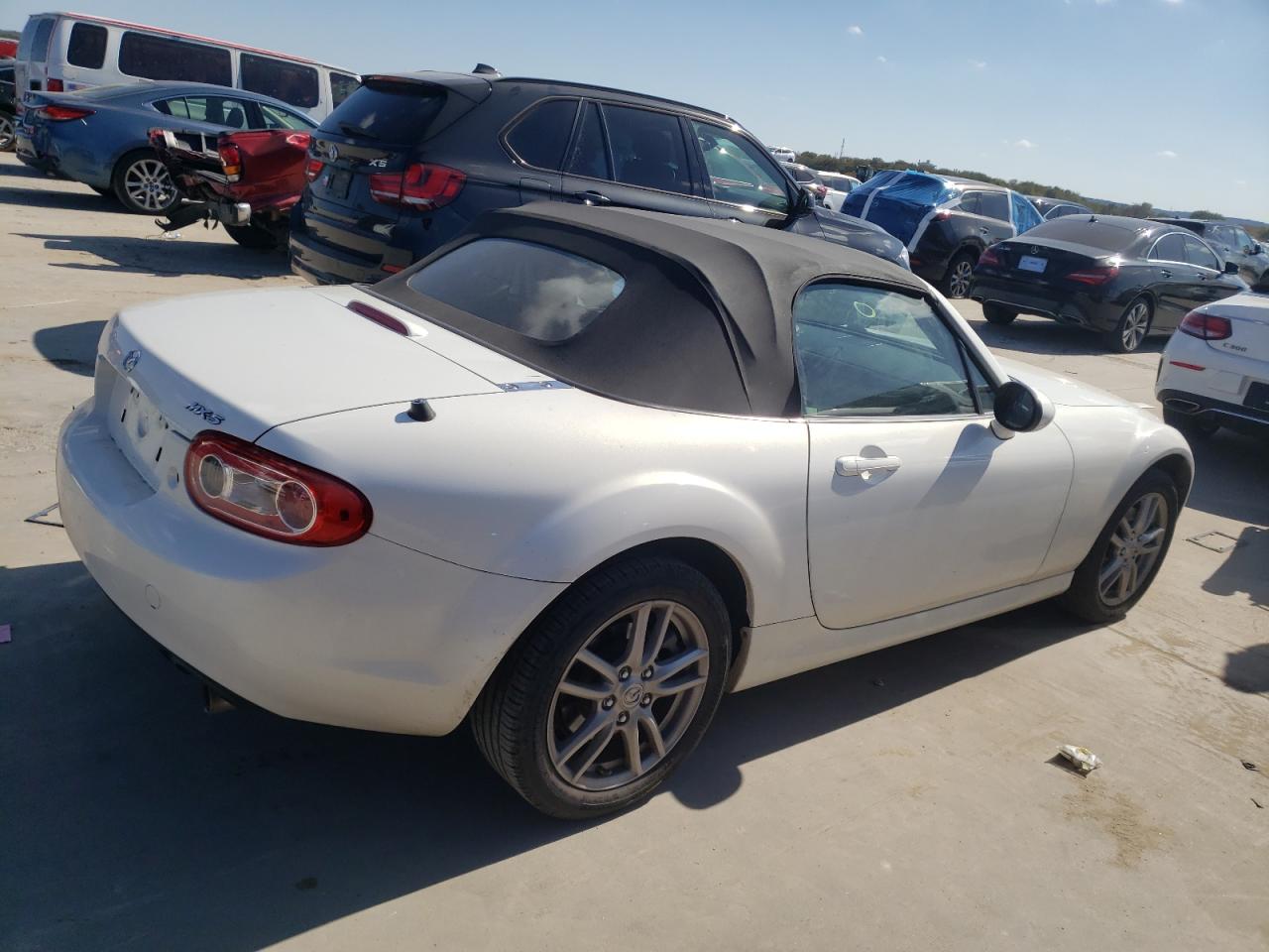 Image 3 of Mazda Mx-5 Miata Sport 2013 with VIN JM1NC2JF7D0232337
