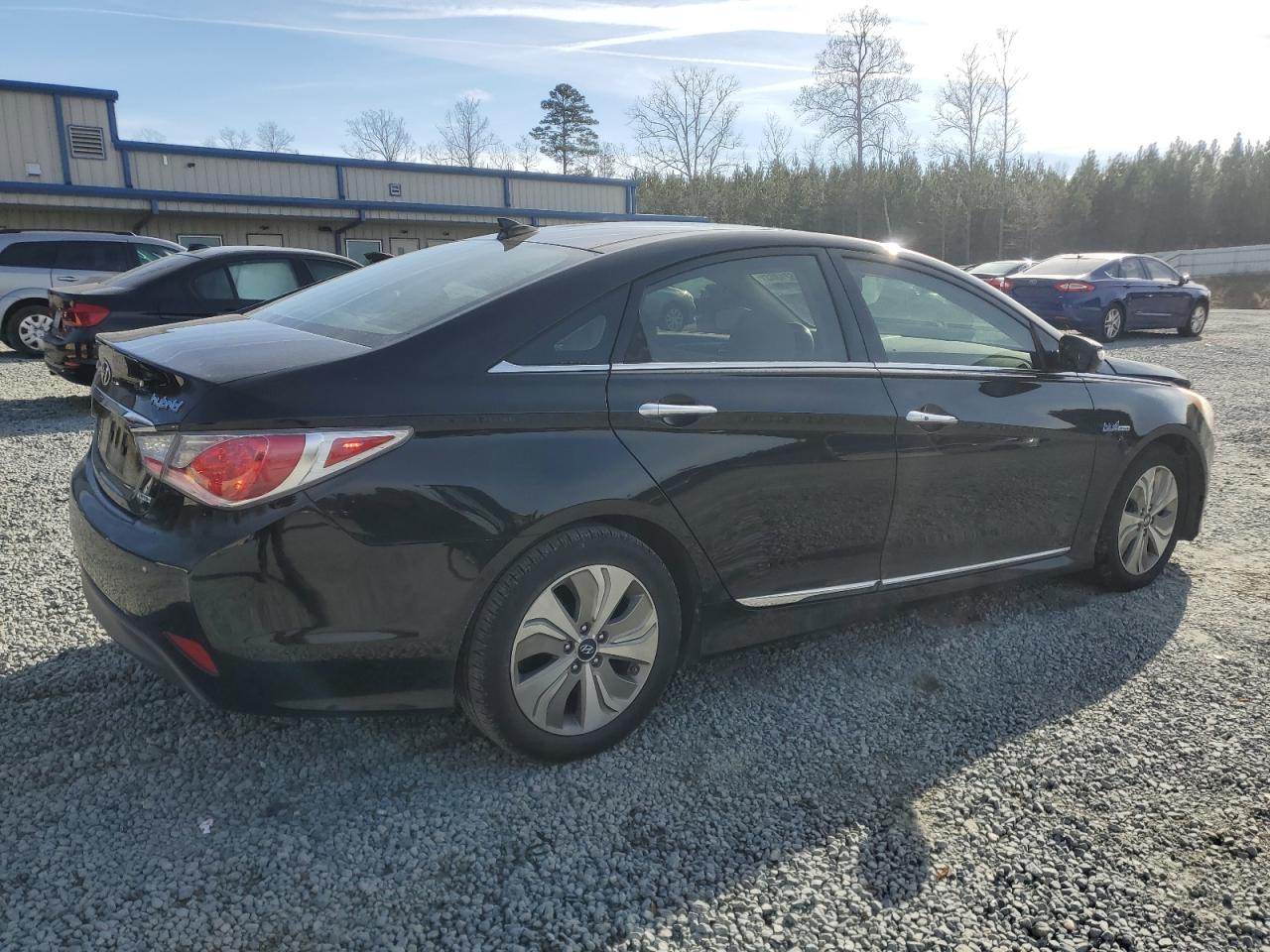 Image 3 of 2014 HYUNDAI SONATA HYBRID 2014 with VIN KMHEC4A44EA109757
