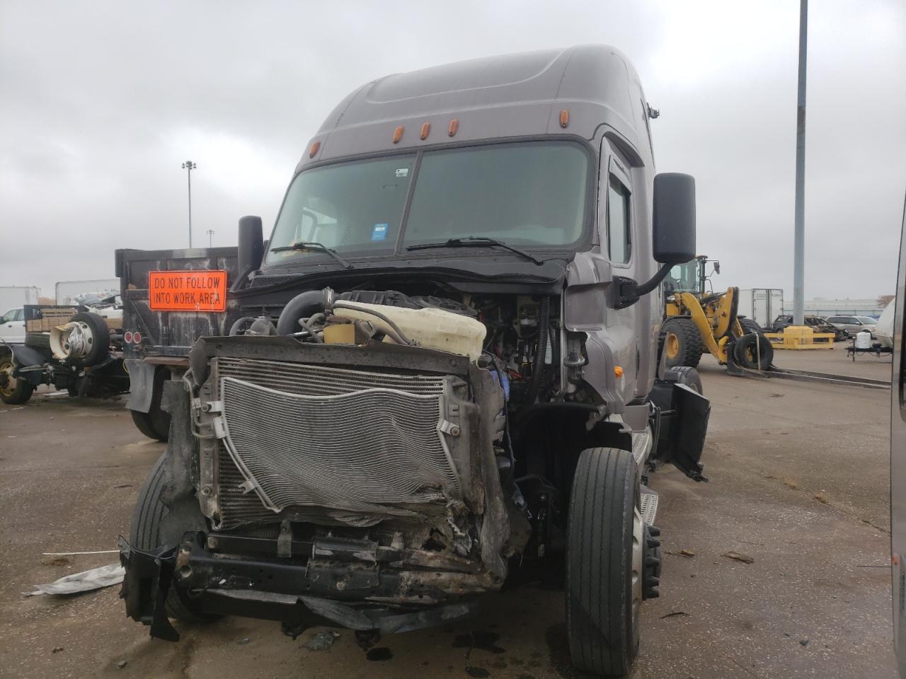 Image 2 of 2015 FREIGHTLINER CASCADIA 125  2015 with VIN 3AKJGLD59FSGK1509