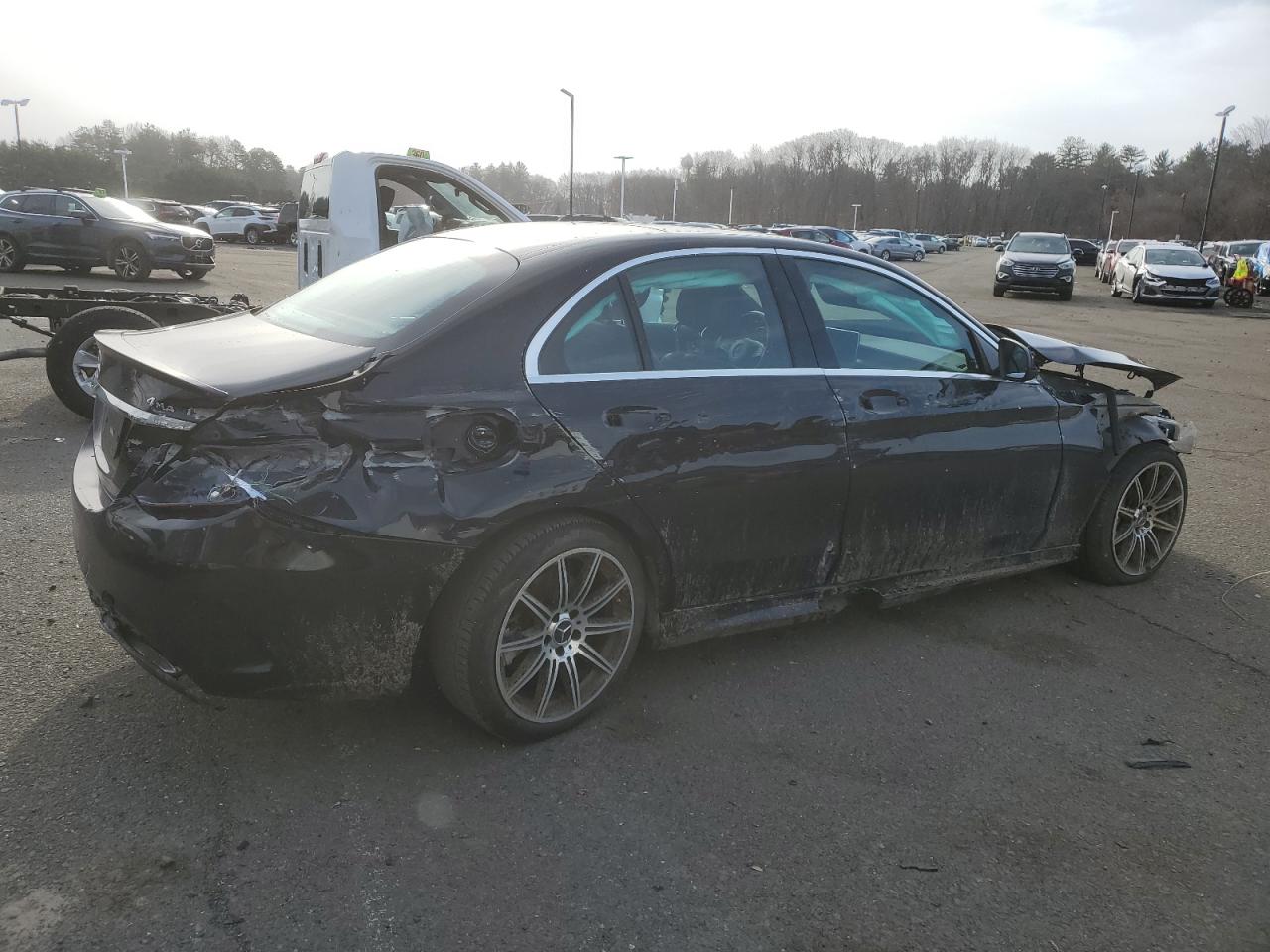 Image 3 of 2016 MERCEDES-BENZ C 300 4MATIC 2016 with VIN 55SWF4KB9GU098101