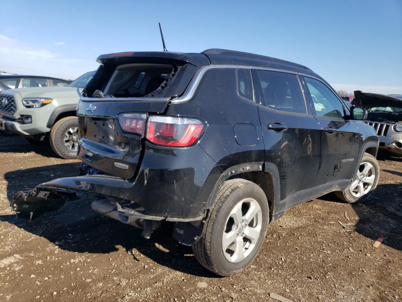 Image 3 of 2018 JEEP COMPASS LATITUDE 2018 with VIN 3C4NJCBB5JT501845