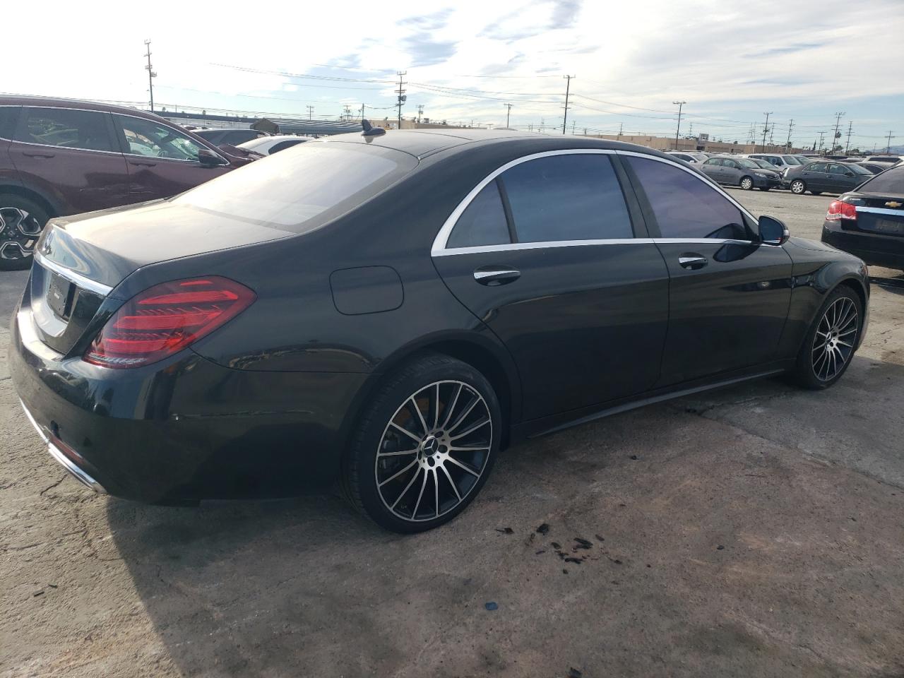 Image 3 of 2019 MERCEDES-BENZ S 560 2019 with VIN WDDUG8DB4KA451121