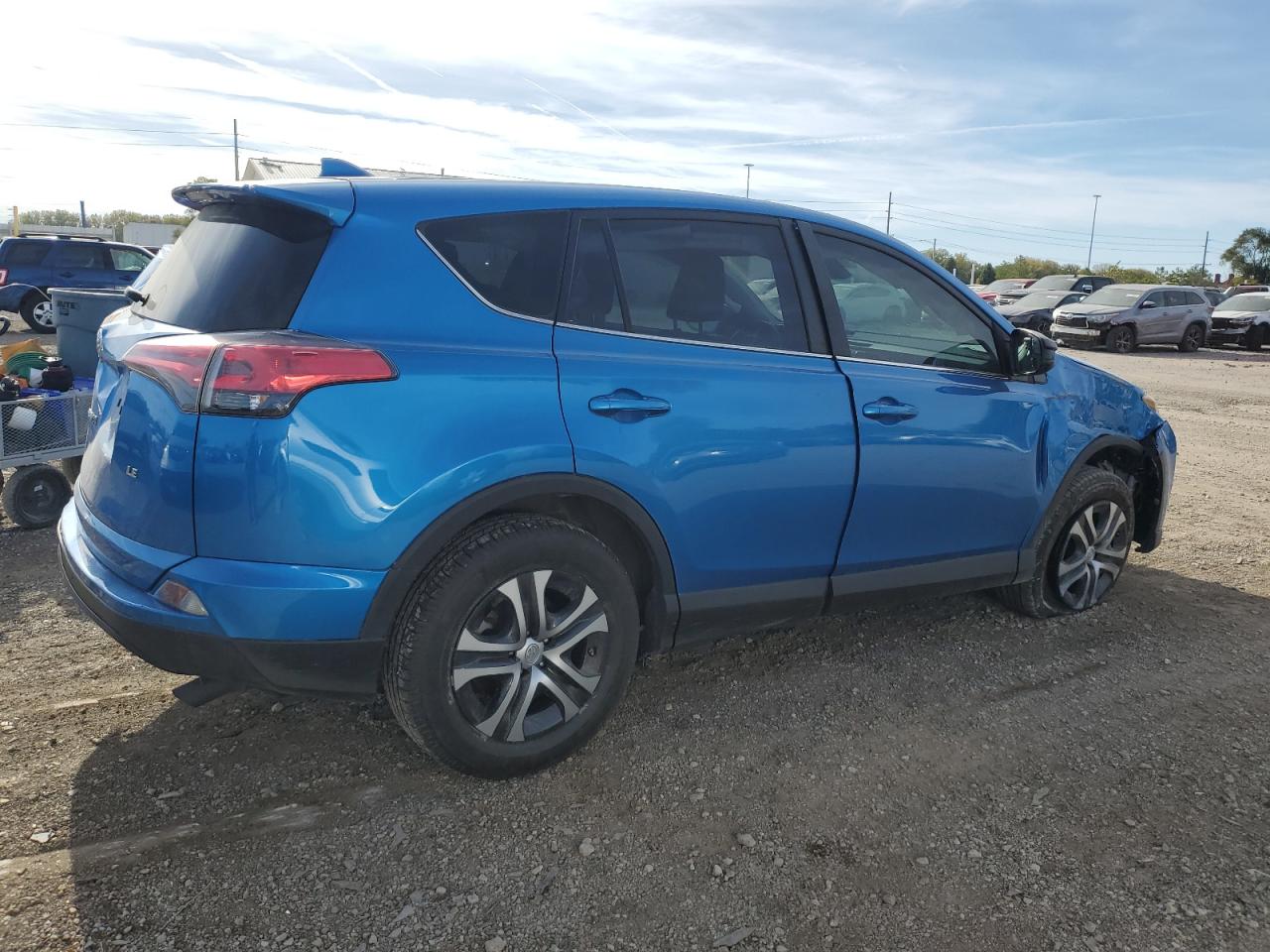 Изображение 3 2018 TOYOTA RAV4 LE 2018 с VIN JTMZFREV0JJ733367