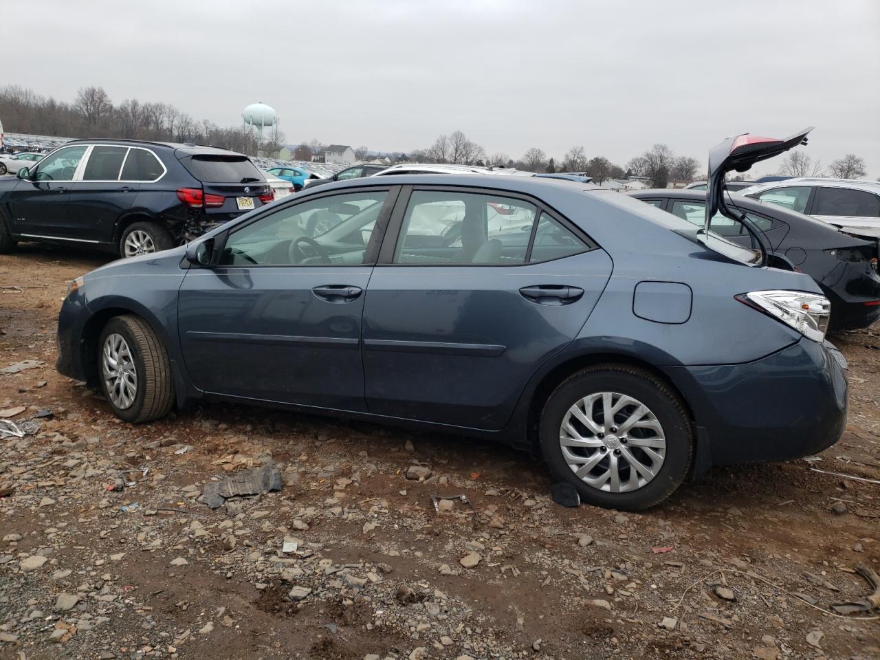 Image 2 of 2019 TOYOTA COROLLA L 2019 with VIN 2T1BURHE6KC197315