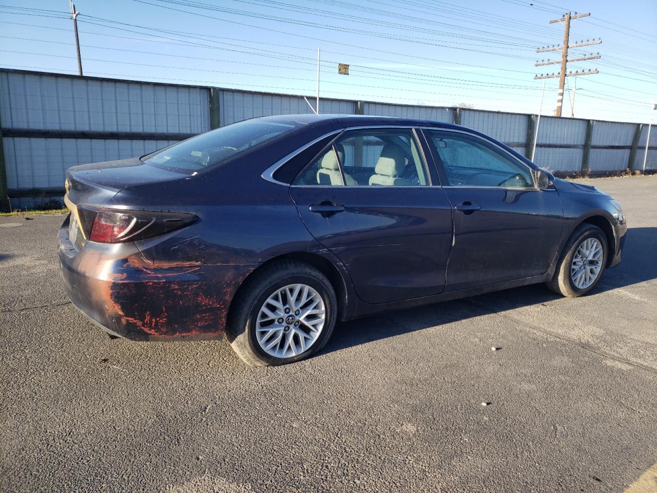 Obraz 3 z 2016 TOYOTA CAMRY LE 2016 z VIN 4T4BF1FK1GR570583