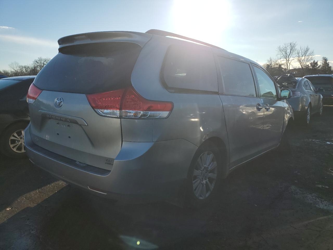 Image 3 of 2011 TOYOTA SIENNA LE 2011 with VIN 5TDJK3DC7BS007290