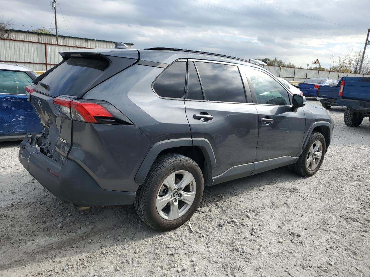 Image 3 of 2019 TOYOTA RAV4 XLE 2019 with VIN 2T3W1RFV5KC021263
