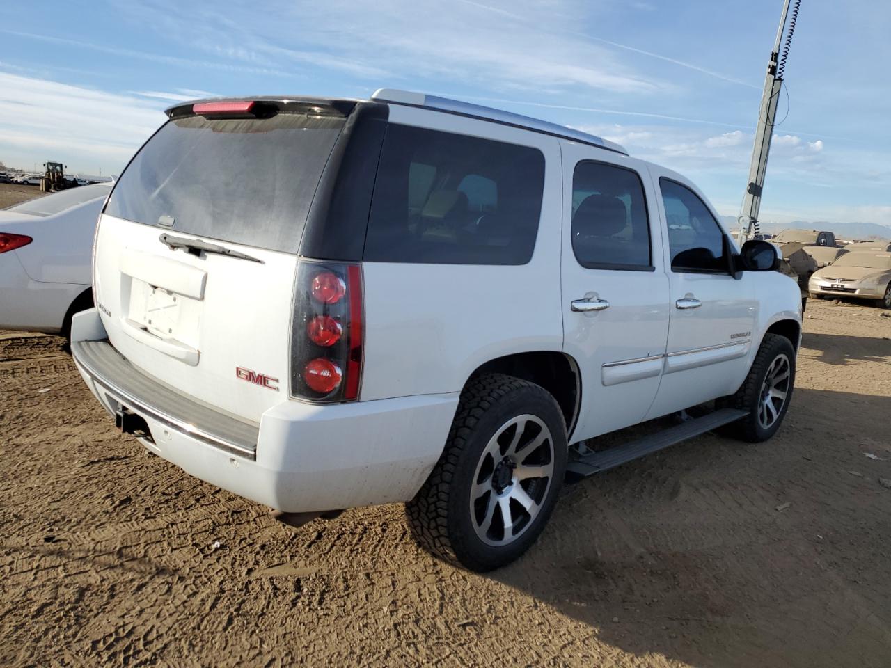 Obraz 3 z 2007 GMC YUKON DENALI 2007 z VIN 1GKFK63817J353462