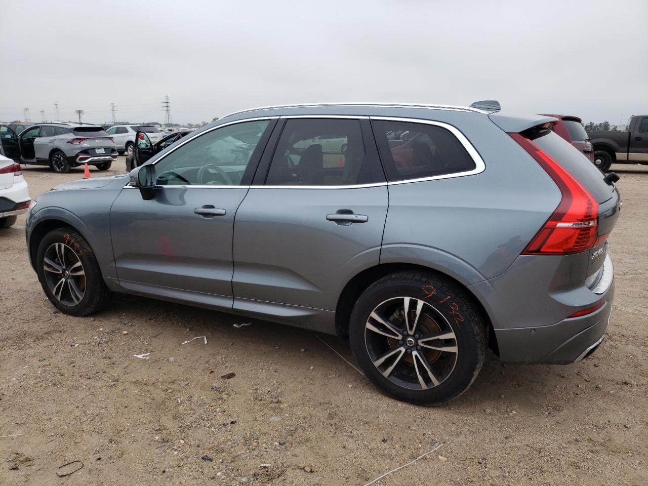 Изображение 2 2018 VOLVO XC60 T5 MOMENTUM 2018 с VIN YV4102RK0J1081580