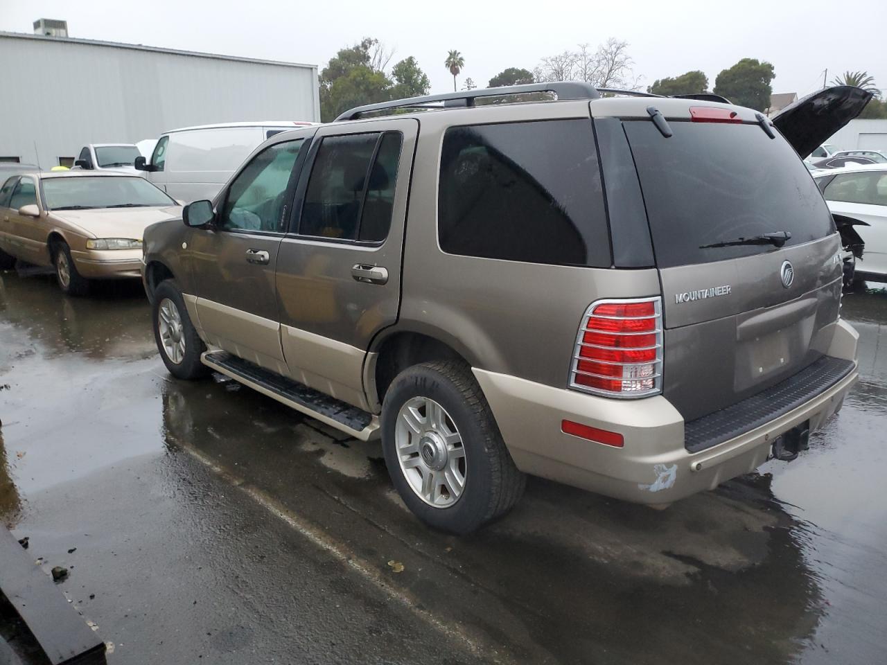 Image 2 of 2004 MERCURY MOUNTAINEER  2004 with VIN 4M2DU86W74ZJ10233