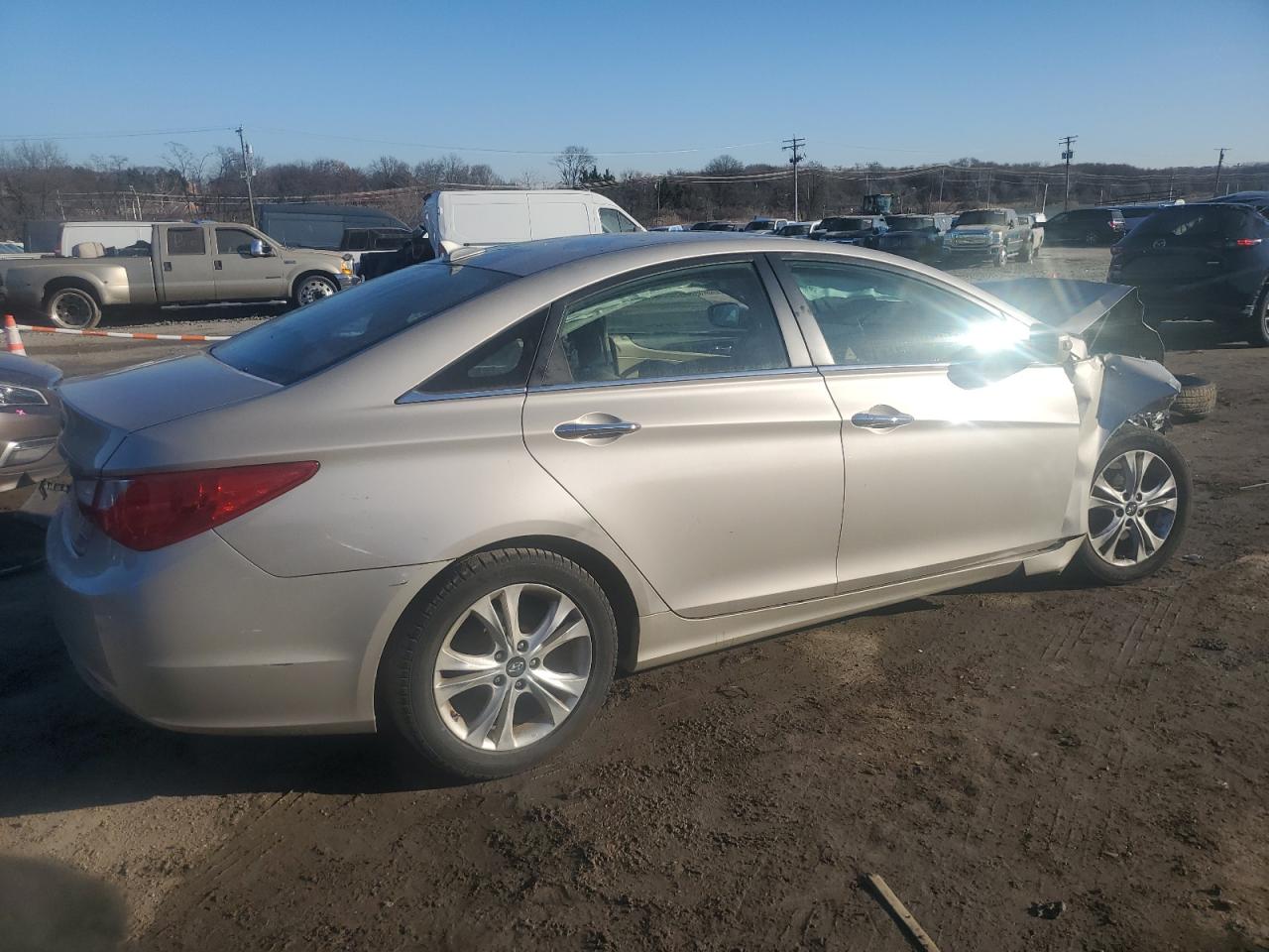 Image 3 of 2011 HYUNDAI SONATA SE 2011 with VIN 5NPEC4AC5BH247372