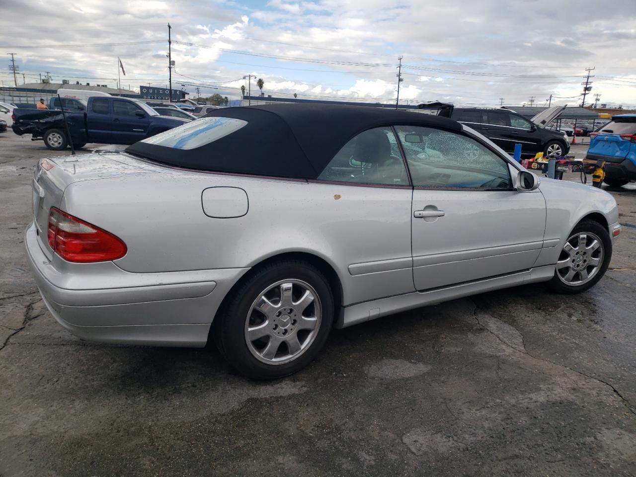 Image 3 of 2002 MERCEDES-BENZ CLK 320 2002 with VIN WDBLK65G42T107858