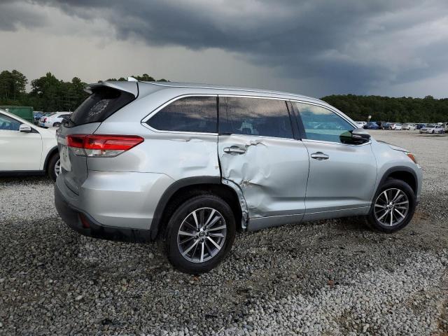 Image 3 of 2018 TOYOTA HIGHLANDER SE 2018 with VIN 5TDKZRFH7JS539990