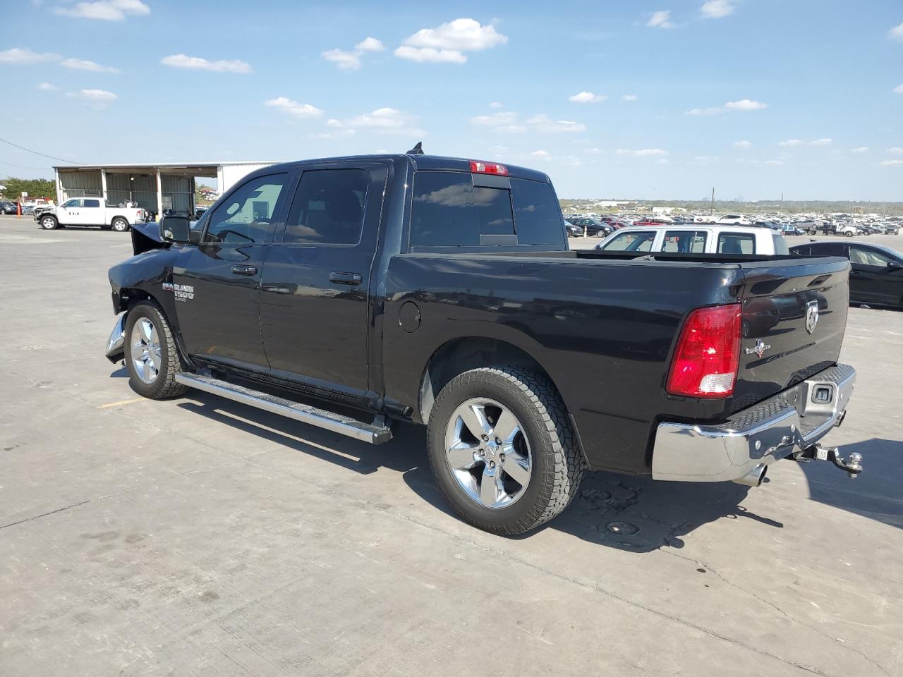 Obraz 2 z 2019 RAM 1500 CLASSIC SLT 2019 z VIN 1C6RR6LTXKS532537