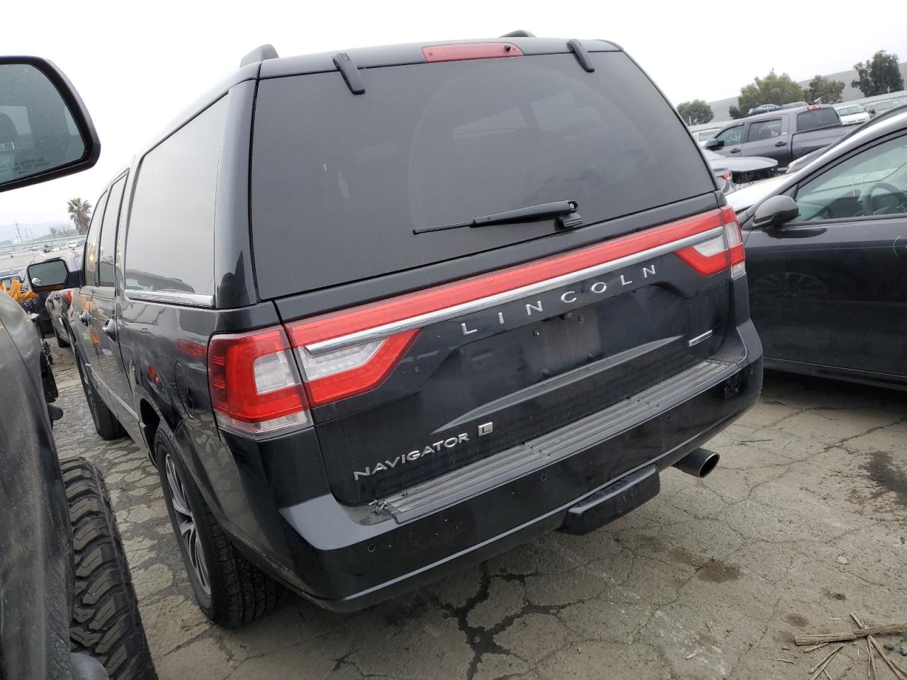Изображение 2 2016 LINCOLN NAVIGATOR L SELECT 2016 с VIN 5LMJJ3HTXGEL08252