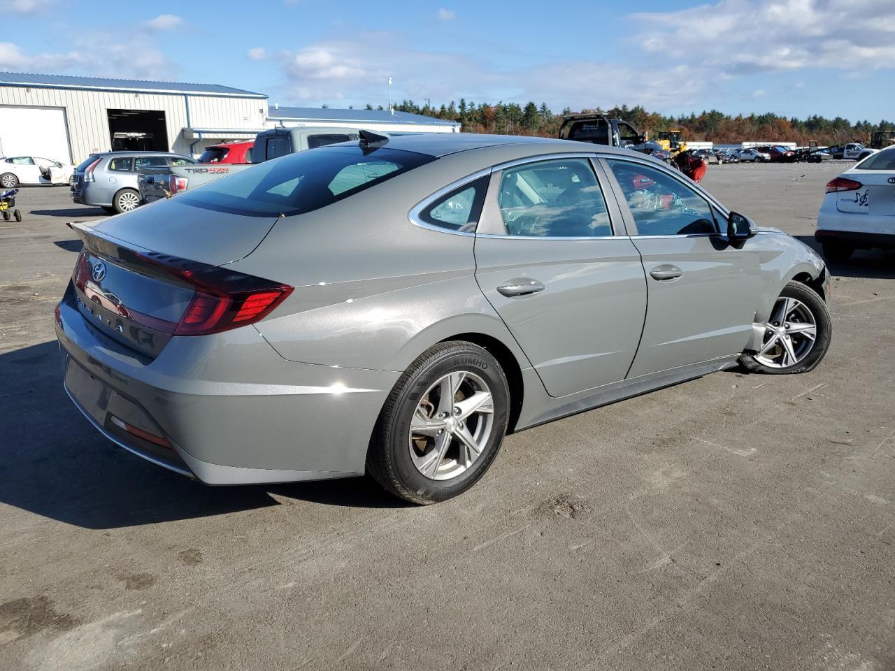 Obraz 3 z 2023 HYUNDAI SONATA SE 2023 z VIN KMHL24JA3PA246899