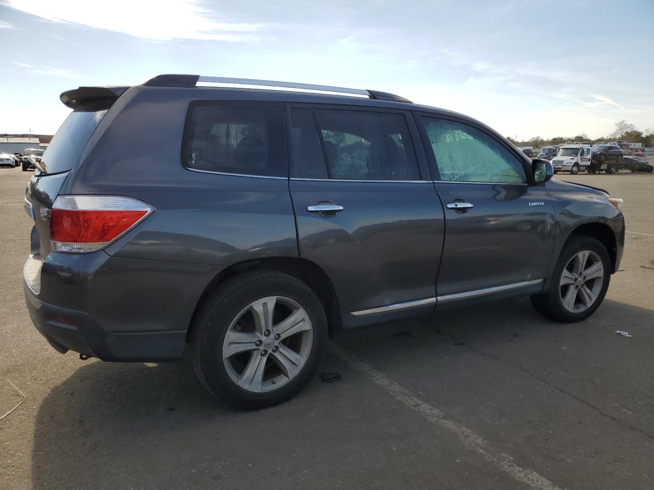 Image 3 of 2012 TOYOTA HIGHLANDER LIMITED 2012 with VIN 5TDDK3EH5CS173865