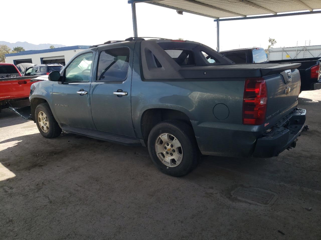 Image 2 of Chevrolet Avalanche Ls 2010 with VIN 3GNVKEE08AG210162