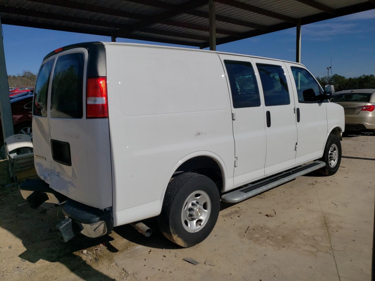 Image 3 of 2022 CHEVROLET EXPRESS G2500  2022 with VIN 1GCWGAFP2N1159376