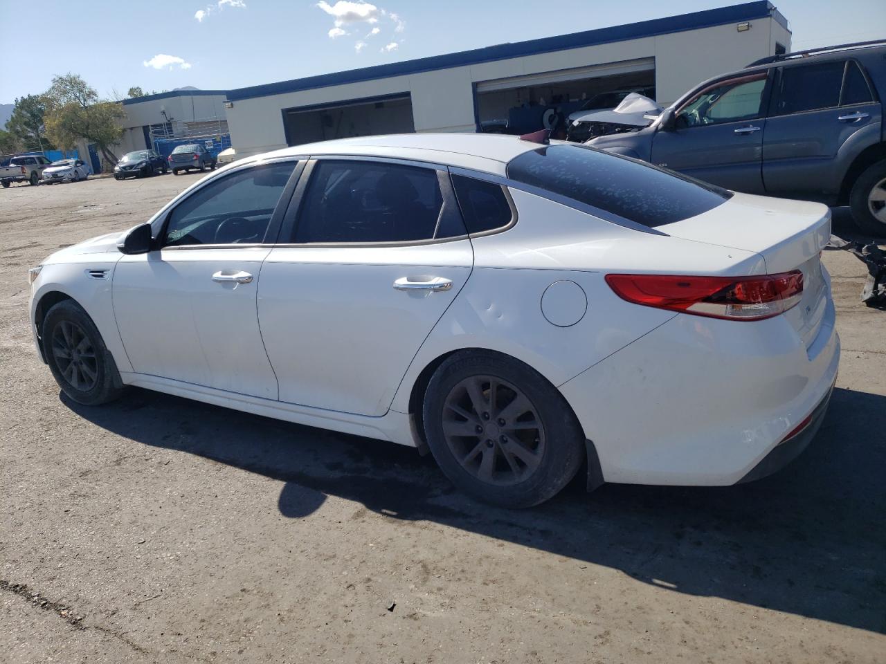 Изображение 2 2016 KIA OPTIMA LX 2016 с VIN 5XXGT4L31GG040227