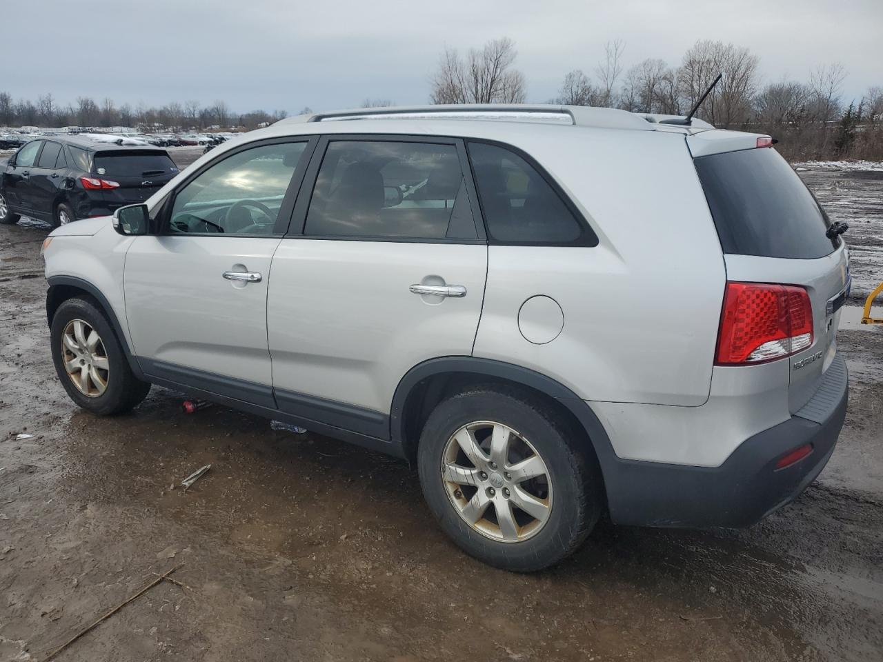 Изображение 2 2012 KIA SORENTO BASE 2012 с VIN 5XYKT3A61CG308507