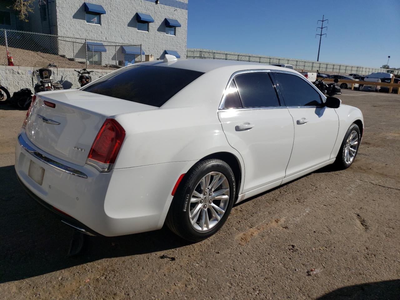 Изображение 3 2017 CHRYSLER 300 LIMITED 2017 с VIN 2C3CCAAG5HH647365