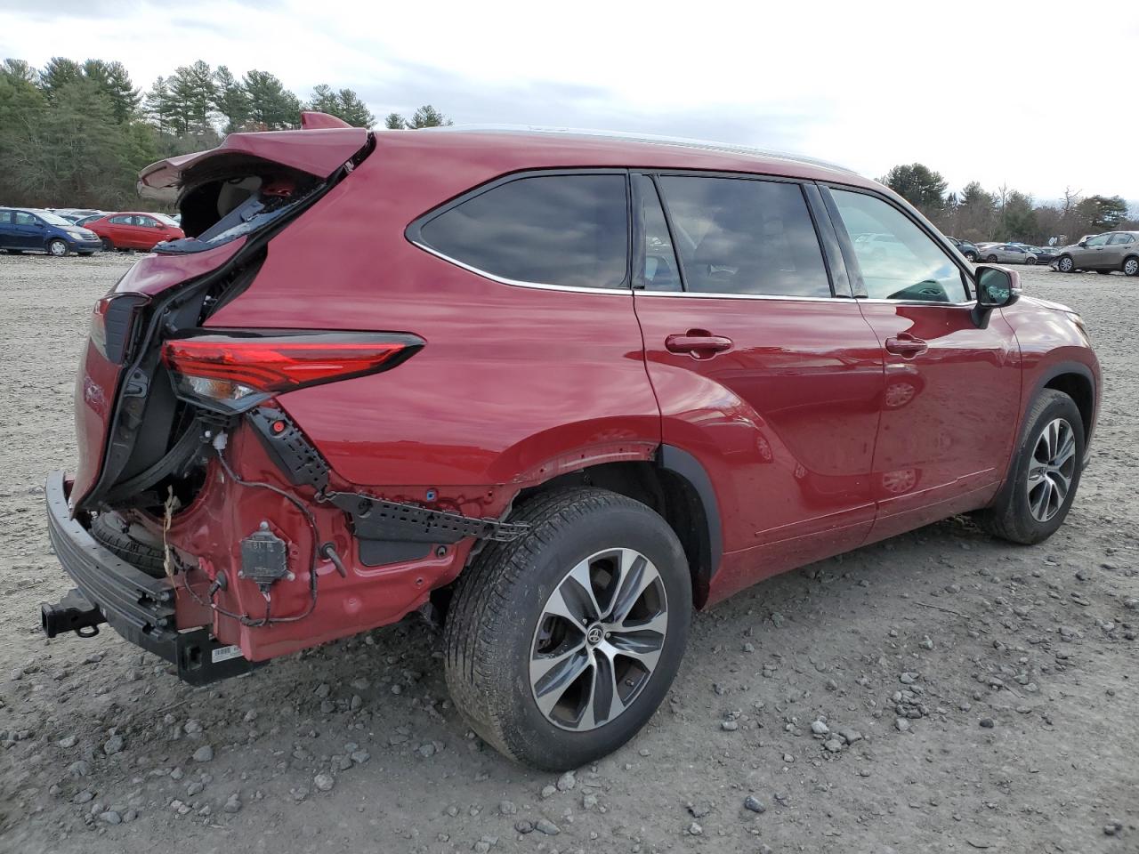 Image 3 of 2021 TOYOTA HIGHLANDER XLE 2021 with VIN 5TDGZRBH1MS150987