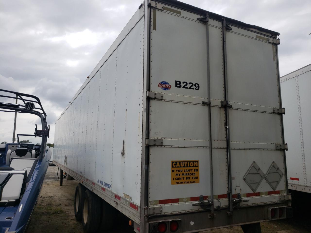 Obraz 3 z 2011 UTILITY                     UTILITY 2011 z VIN 1UYVS2530BU892505