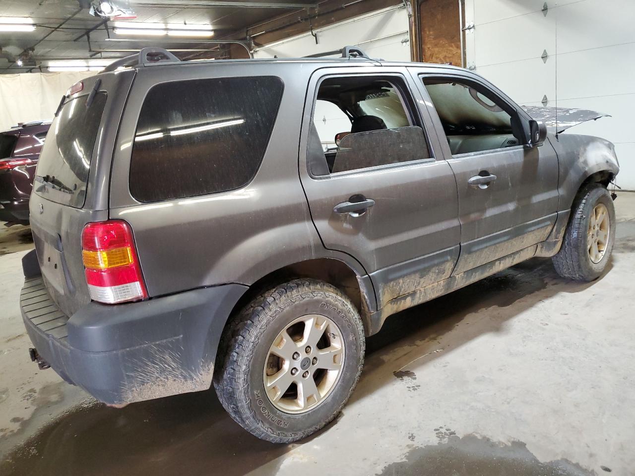 Image 3 of 2005 FORD ESCAPE XLT 2005 with VIN 1FMCU93135DA03920