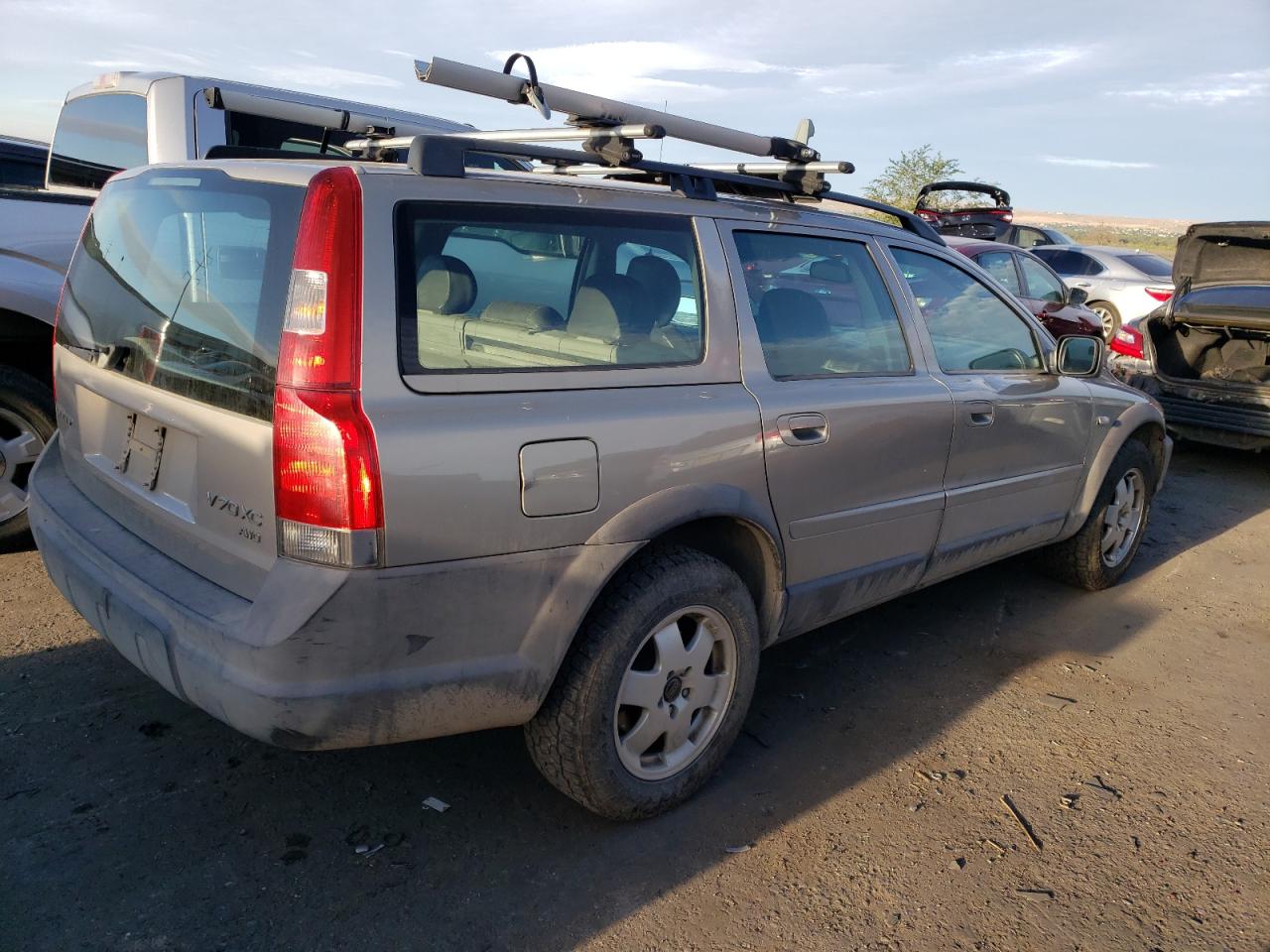 Image 3 of 2001 VOLVO V70 XC 2001 with VIN YV1SZ58DX11016098