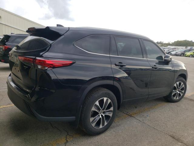 Image 3 of 2022 TOYOTA HIGHLANDER XLE 2022 with VIN 5TDGZRBH7NS573512