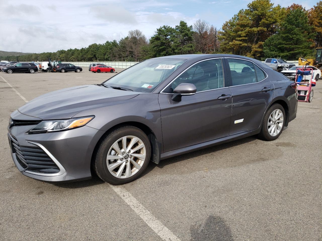 Obraz 1 z 2021 TOYOTA CAMRY LE 2021 z VIN 4T1R11AKXMU580622