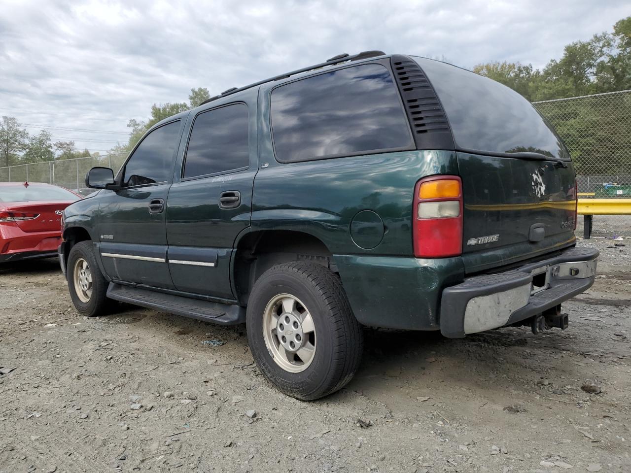 Image 2 of 2001 CHEVROLET TAHOE K1500 2001 with VIN 1GNEK13T31J140705