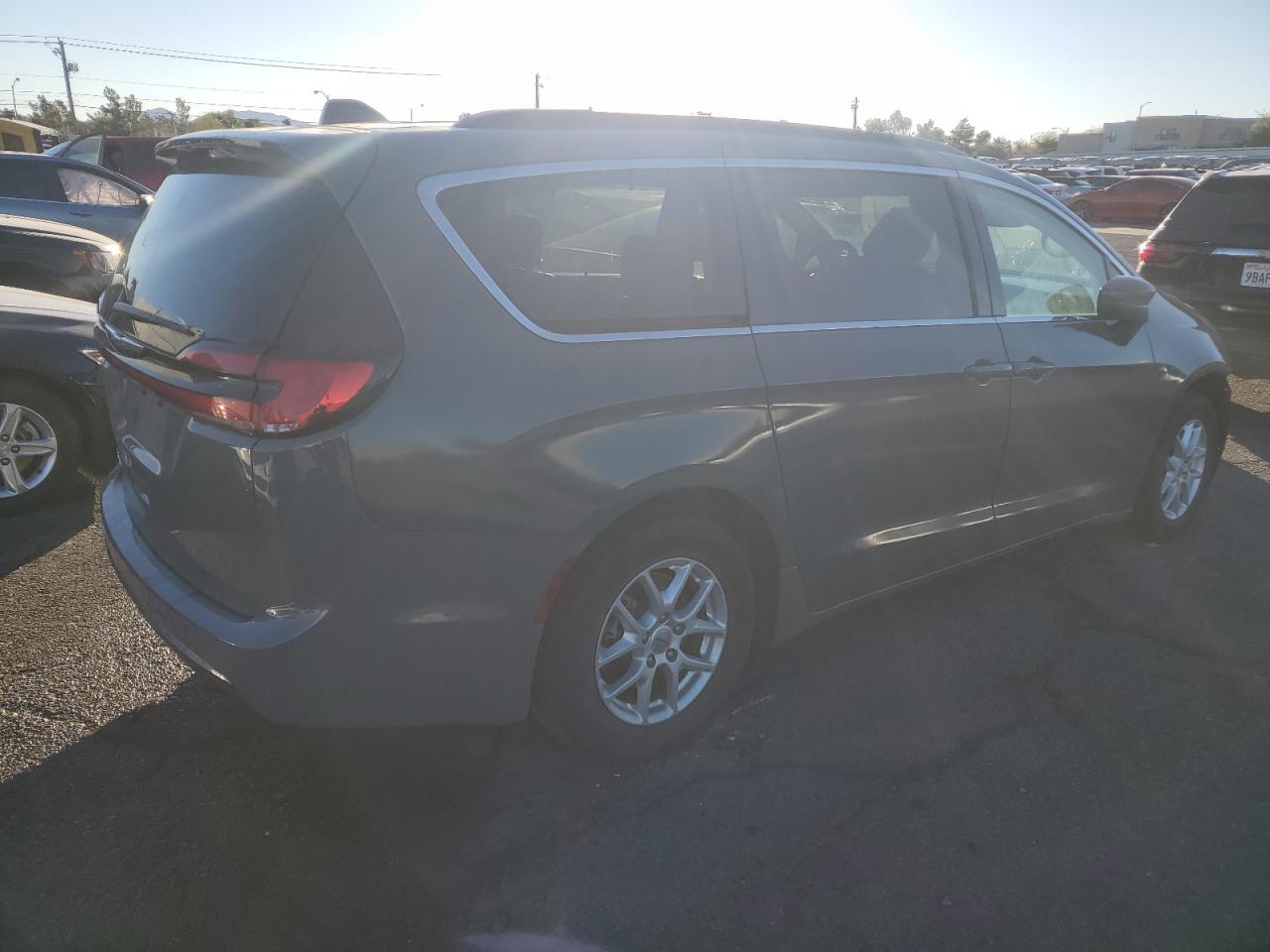 Image 3 of 2022 CHRYSLER PACIFICA TOURING L 2022 with VIN 2C4RC1BG2NR109491