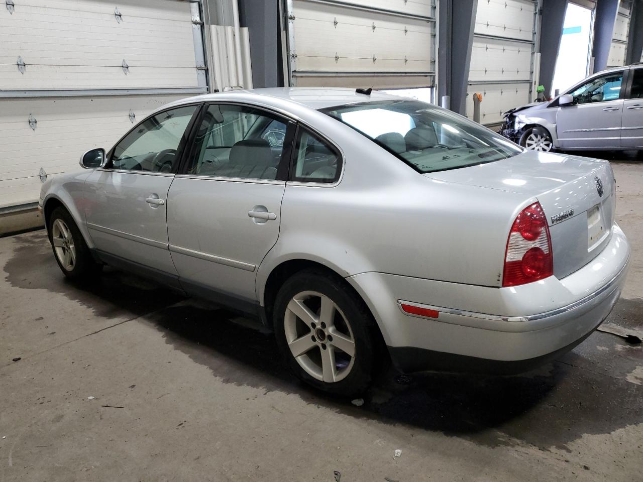 Obraz 2 z 2004 VOLKSWAGEN PASSAT GLX 2004 z VIN WVWRH63BX4P257826