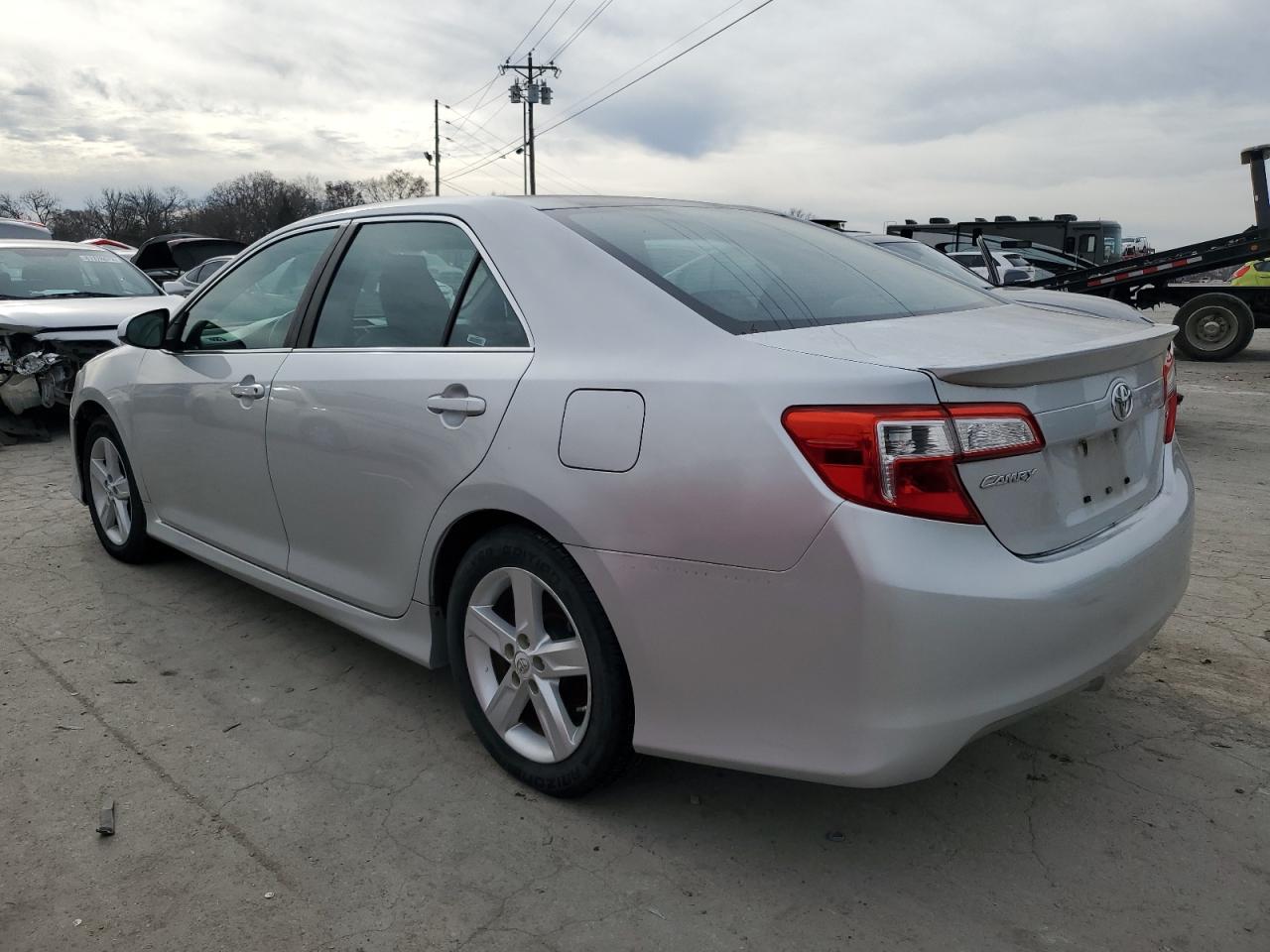 Image 2 of 2013 TOYOTA CAMRY L 2013 with VIN 4T1BF1FK2DU647323