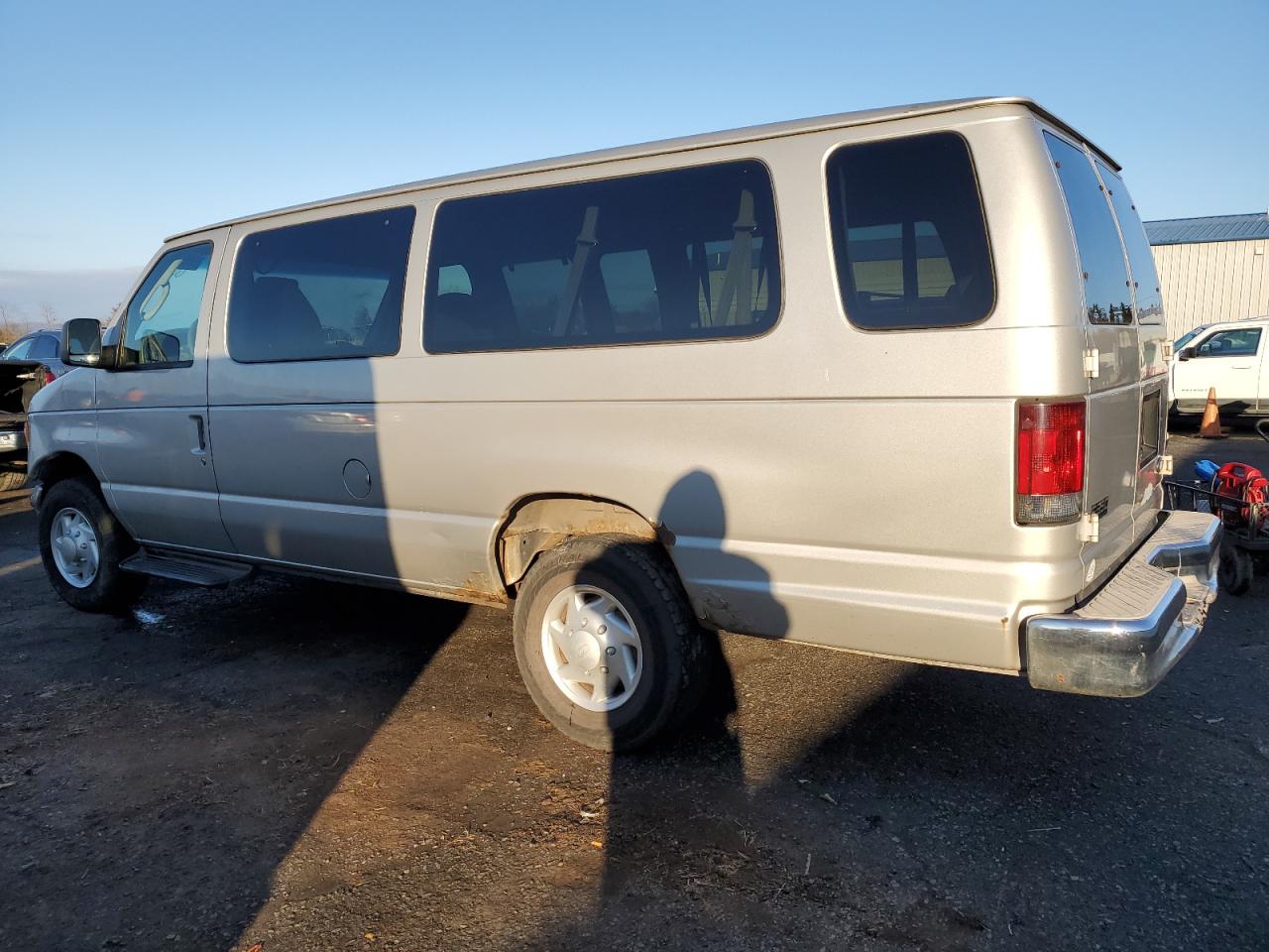 Image 2 of 2003 FORD ECONOLINE E350 SUPER DUTY WAGON 2003 with VIN 1FBSS31LX3HB71037