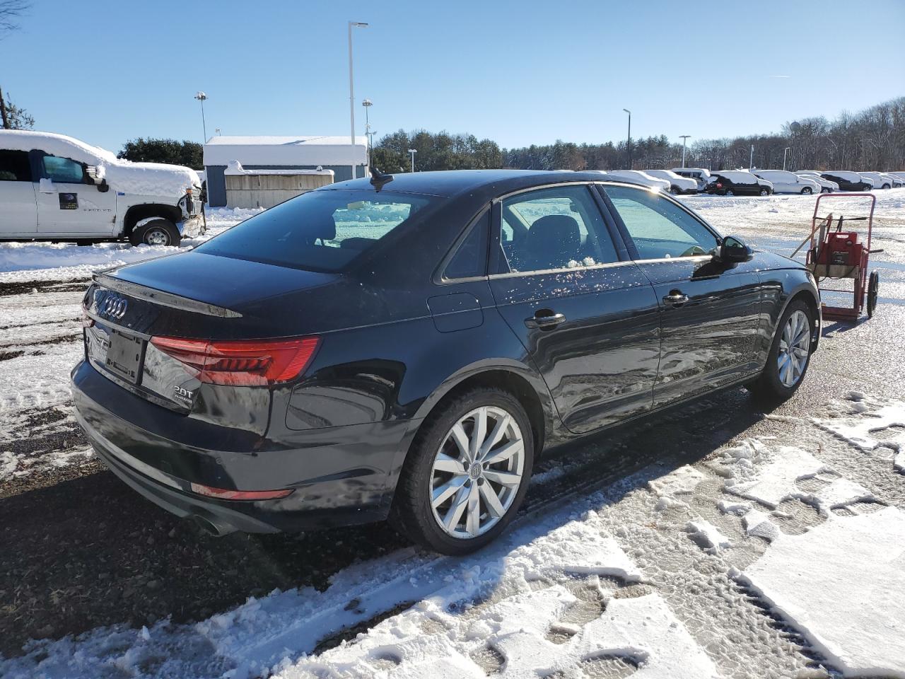 Image 3 of 2017 AUDI A4 PREMIUM 2017 with VIN WAUANAF41HN006620
