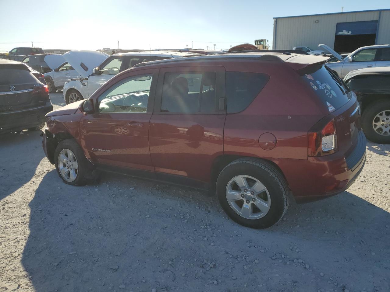 Obraz 2 z 2016 JEEP COMPASS LATITUDE 2016 z VIN 1C4NJCEA1GD715314