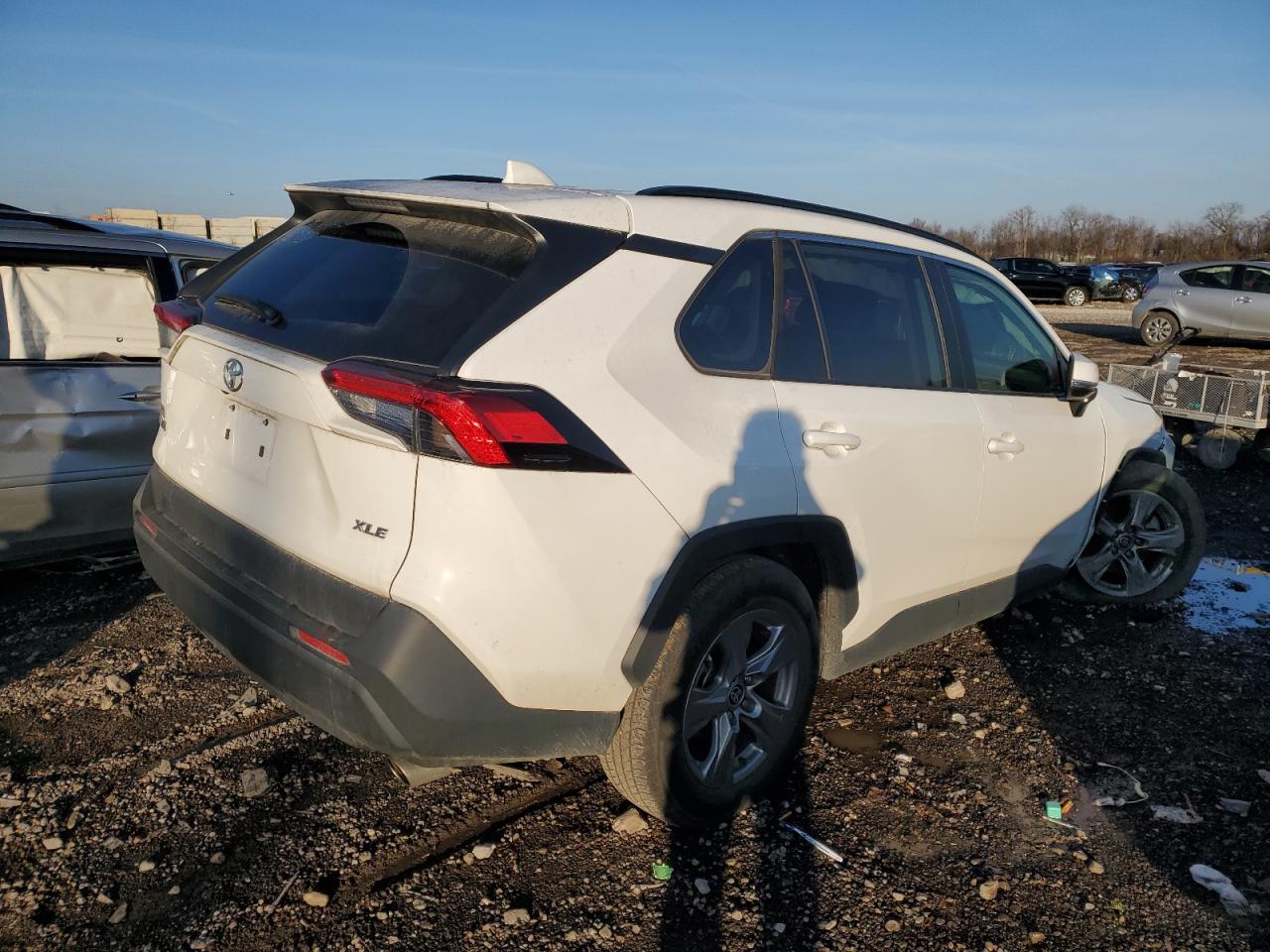 Изображение 3 2022 TOYOTA RAV4 XLE 2022 с VIN 2T3W1RFV8NC191881