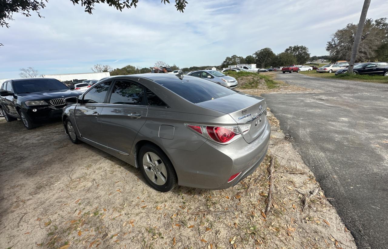 Image 3 of 2011 HYUNDAI SONATA HYBRID 2011 with VIN KMHEC4A48BA005011