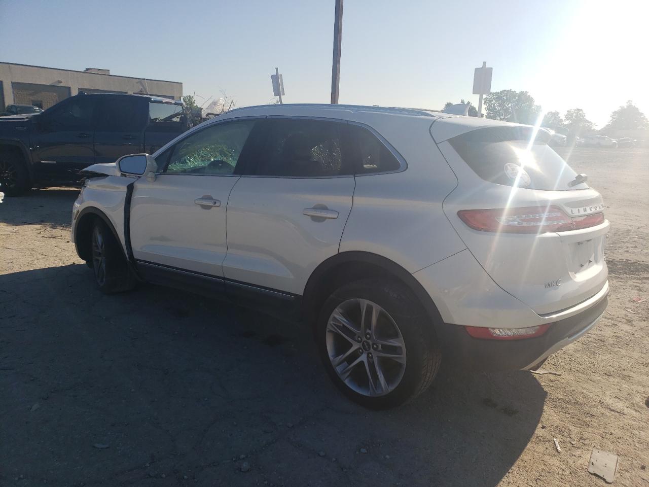 Image 2 of 2015 LINCOLN MKC  2015 with VIN 5LMTJ2AH3FUJ33761