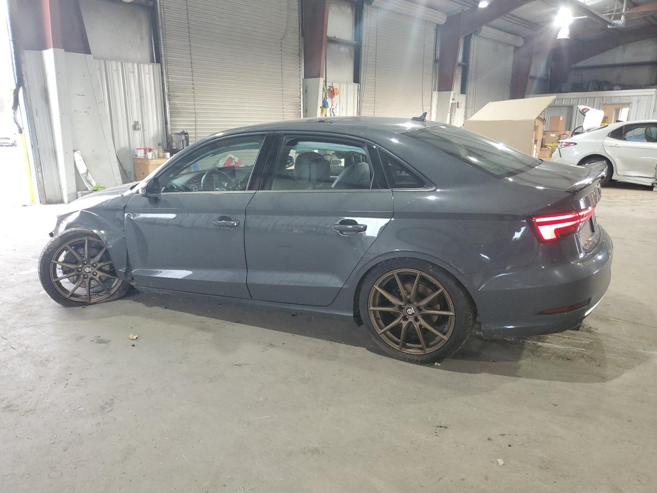 Изображение 2 2018 AUDI A3 PREMIUM 2018 с VIN WAUB8GFF1J1078446