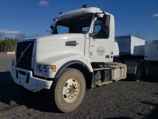 Image 2 of 2020 VOLVO VHD  2020 with VIN 4V4KC9EH7LN251547