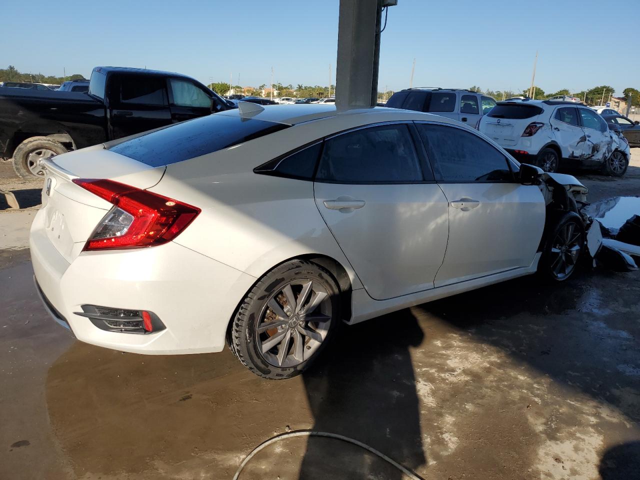 Image 3 of 2019 HONDA CIVIC EXL 2019 with VIN 19XFC1F71KE004712