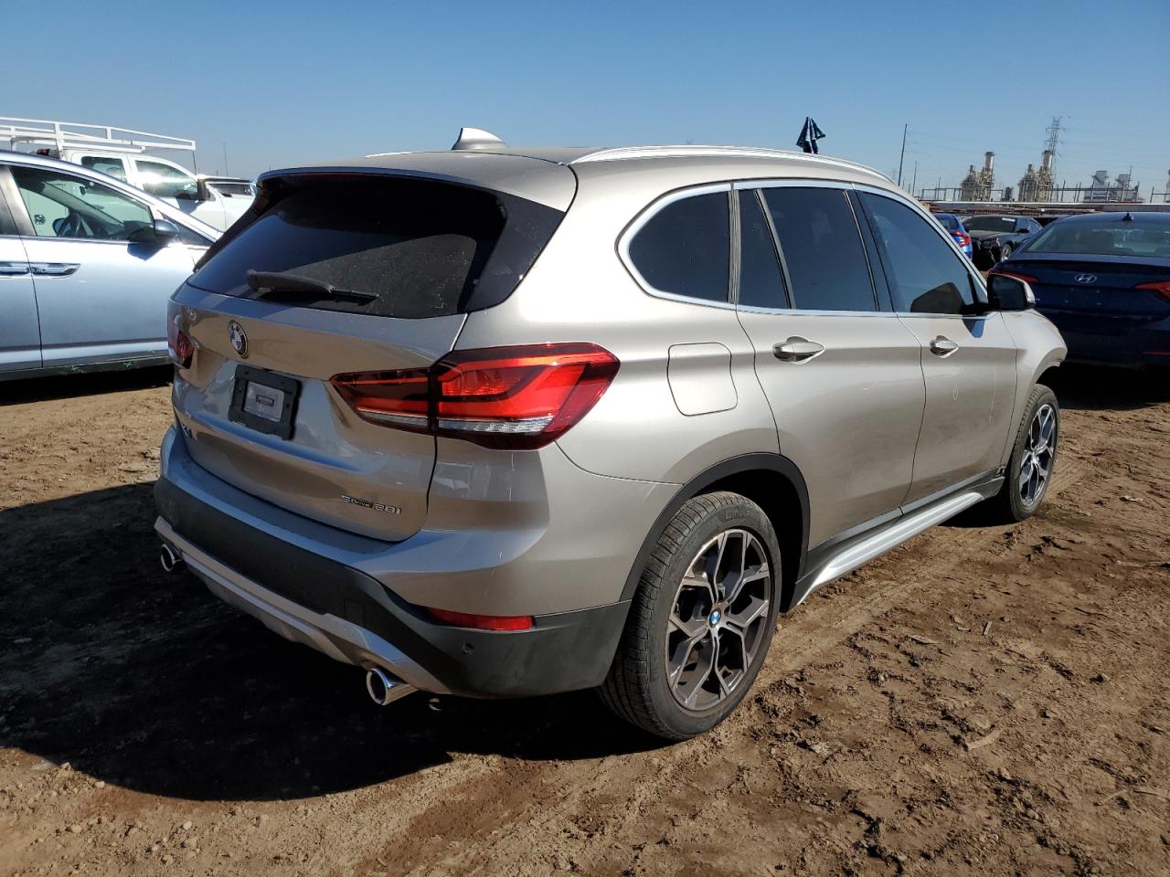 Obraz 3 z 2022 BMW X1 SDRIVE28I 2022 z VIN WBXJG7C02N5U91334