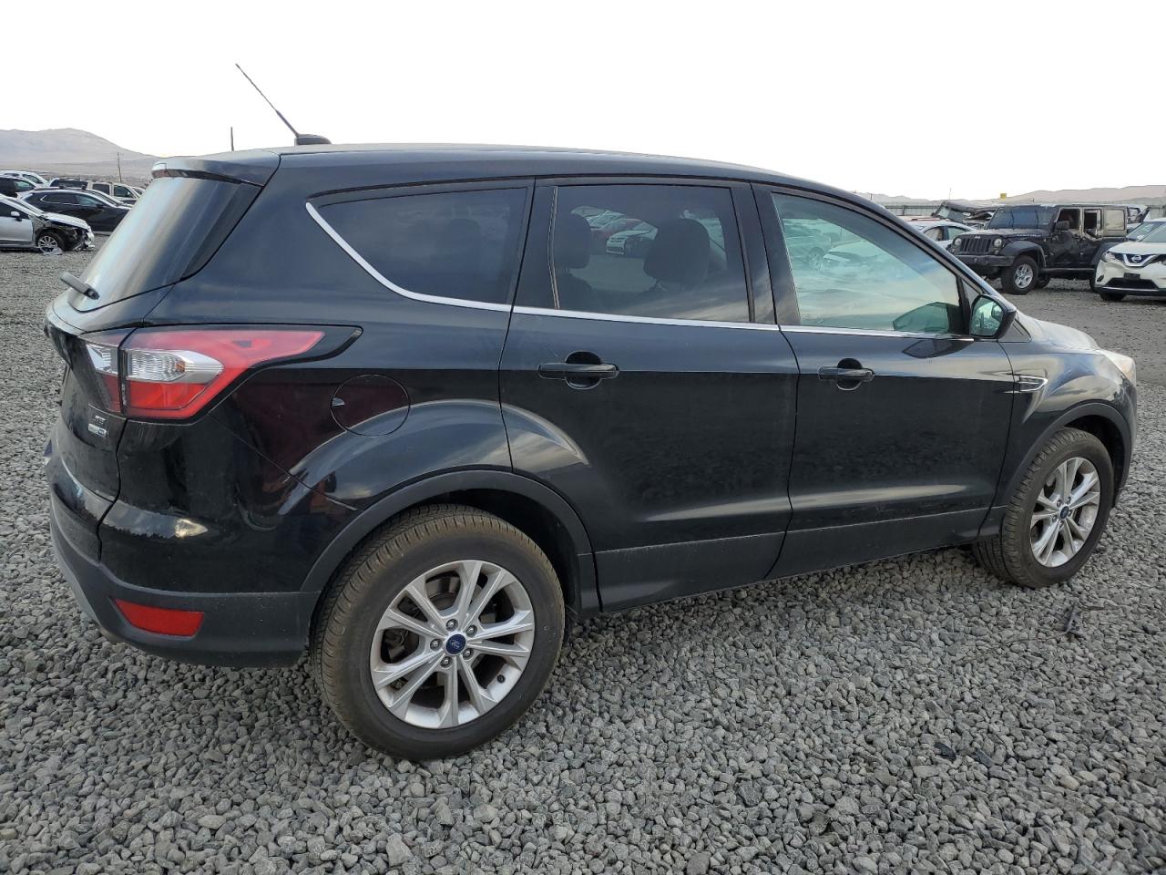 Image 3 of 2017 FORD ESCAPE SE 2017 with VIN 1FMCU9GDXHUD94587