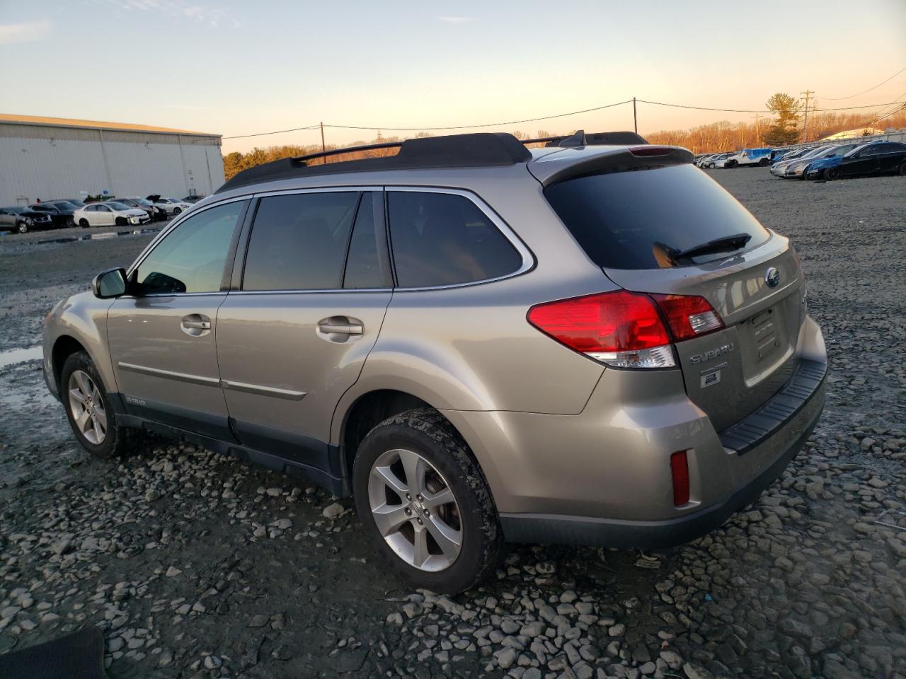 Изображение 2 2014 SUBARU OUTBACK 2.5I LIMITED 2014 с VIN 4S4BRBLC4E3304496
