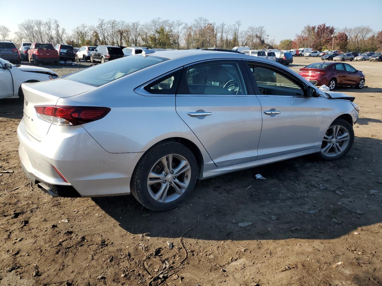 Image 3 of 2019 HYUNDAI SONATA LIMITED 2019 with VIN 5NPE34AFXKH774656