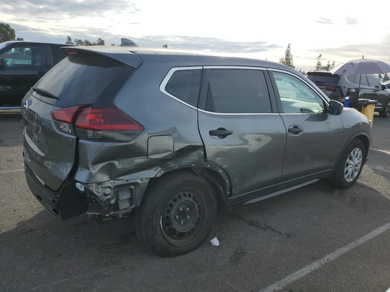 Obraz 3 z 2019 NISSAN ROGUE S 2019 z VIN 5N1AT2MT2KC769169